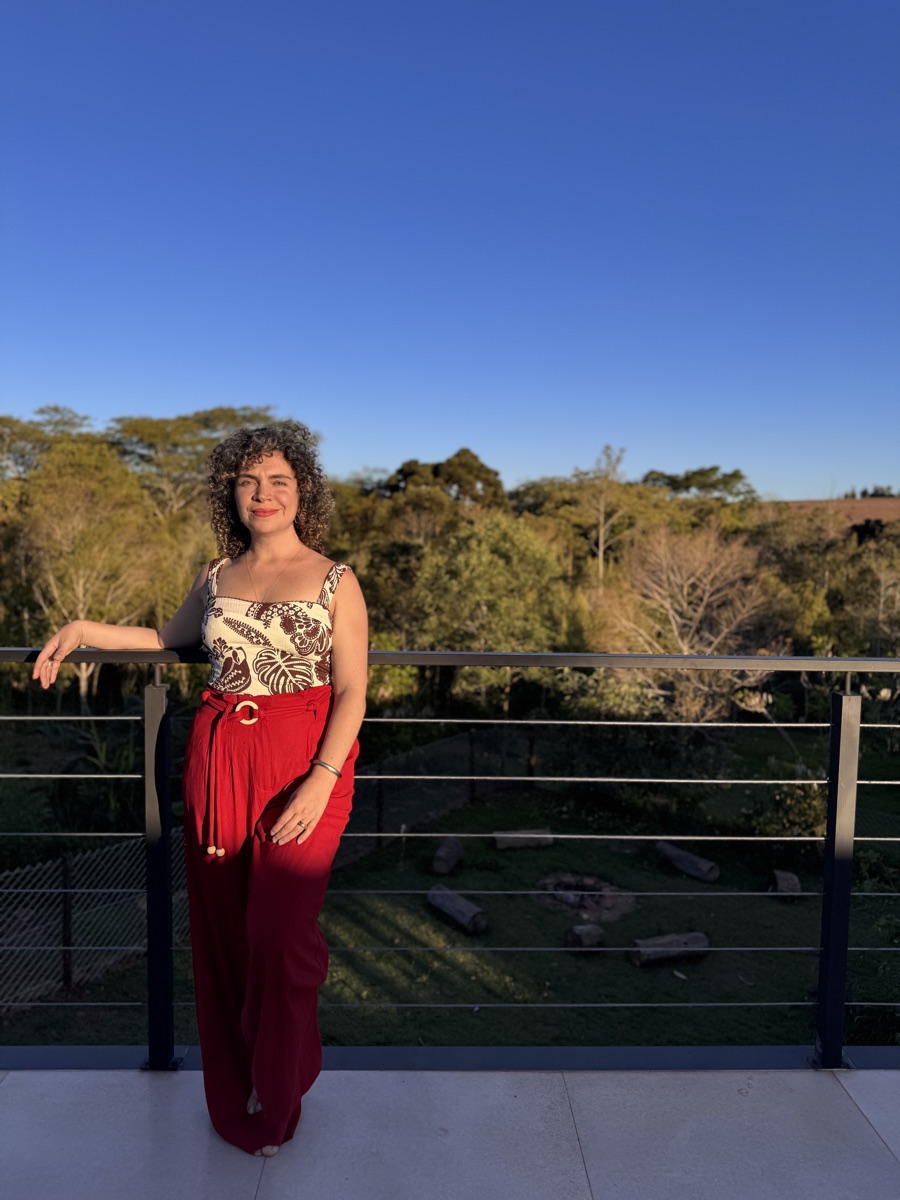 Rita Monte na varanda de casa